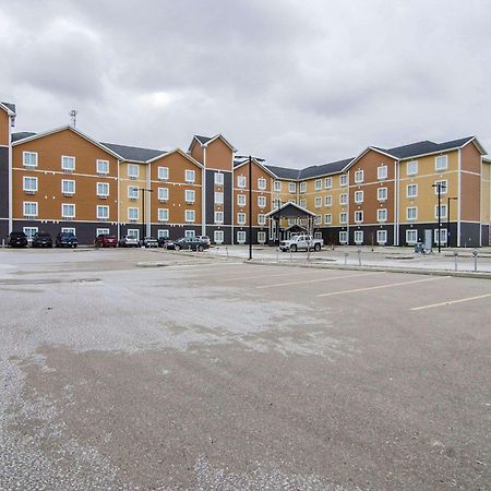 Quality Inn & Suites Estevan Exterior photo