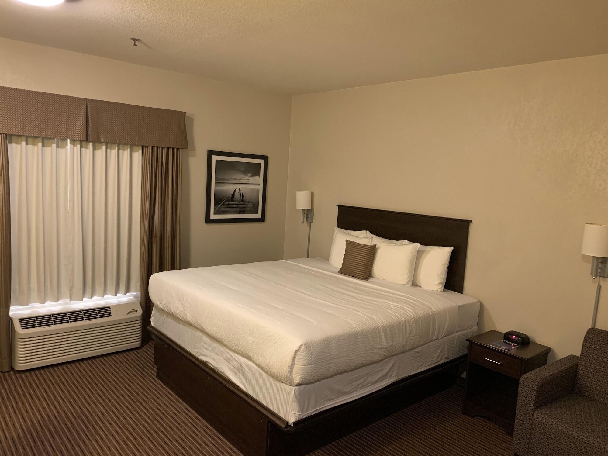 Quality Inn & Suites Estevan Exterior photo