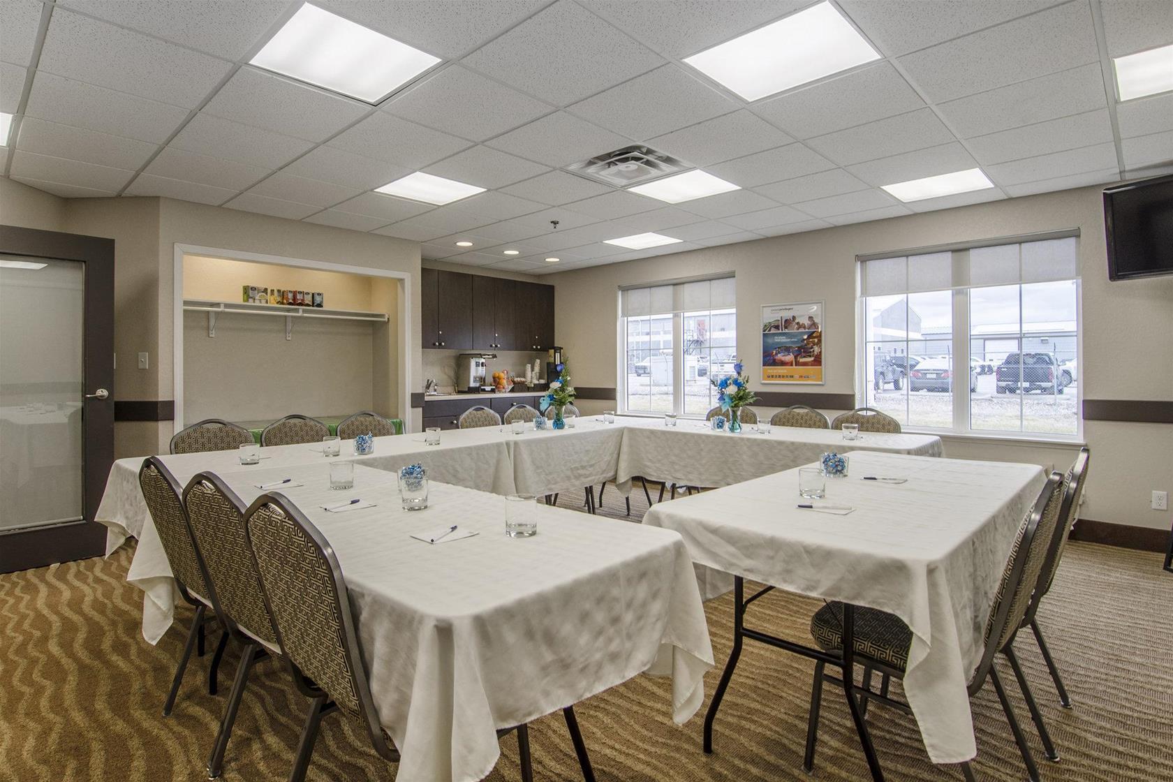 Quality Inn & Suites Estevan Exterior photo