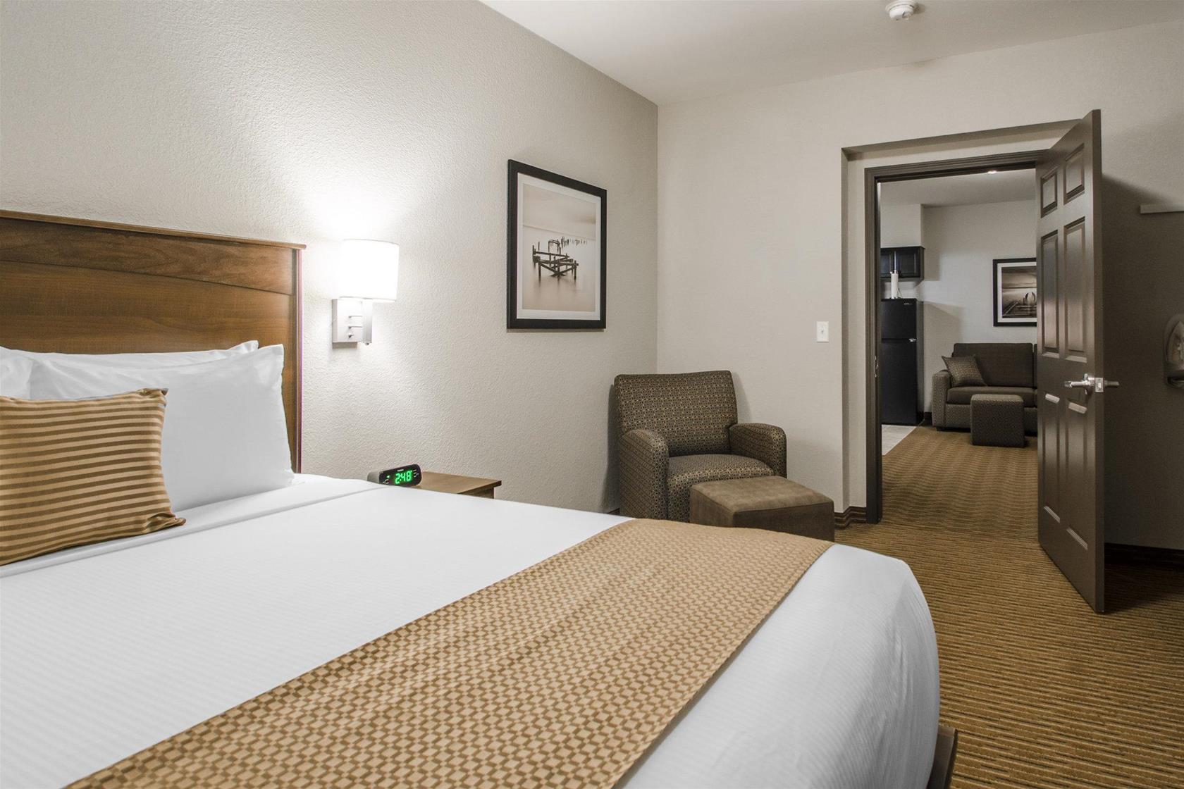 Quality Inn & Suites Estevan Exterior photo