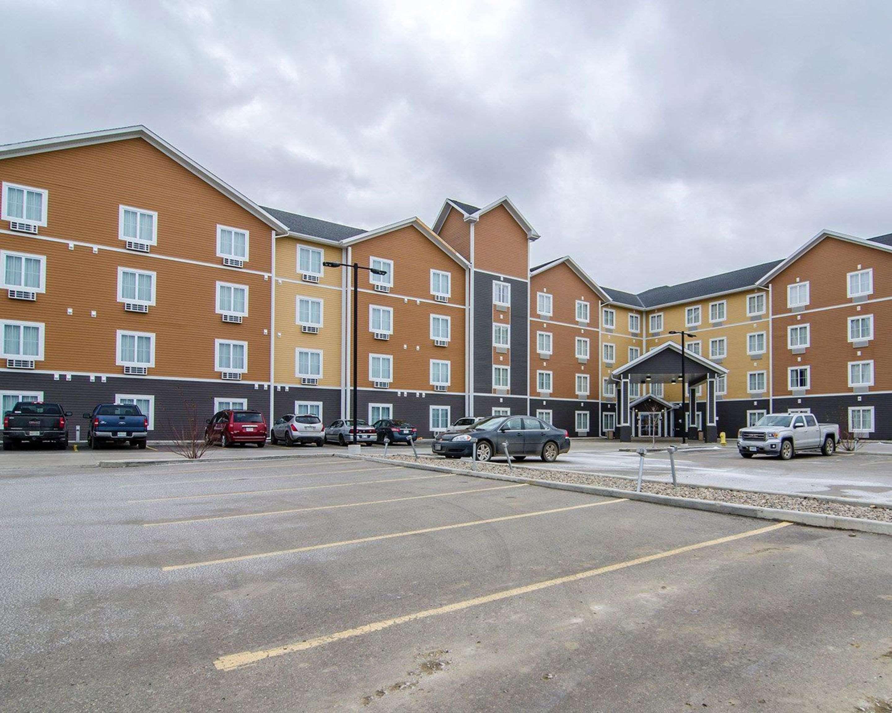 Quality Inn & Suites Estevan Exterior photo
