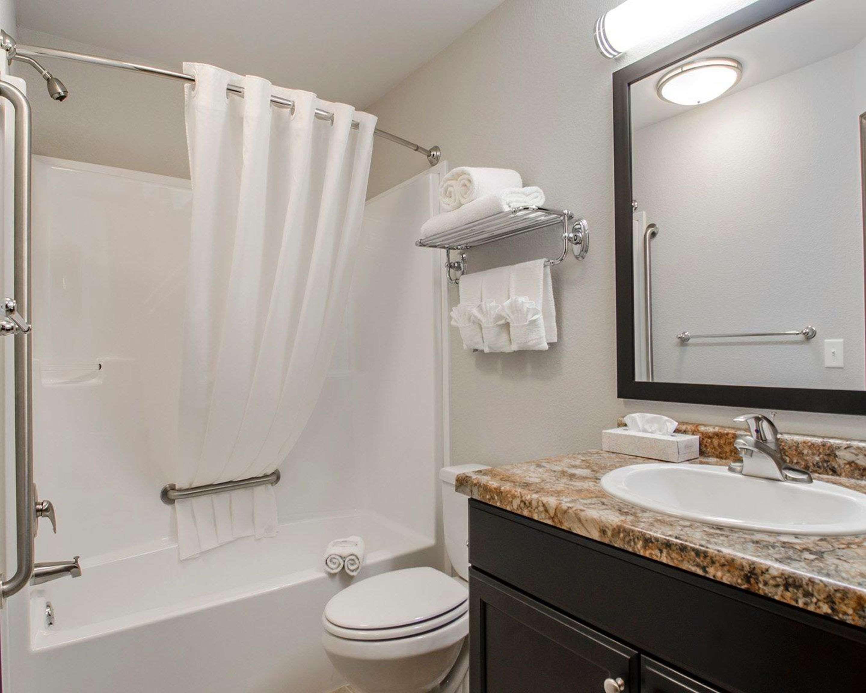 Quality Inn & Suites Estevan Exterior photo