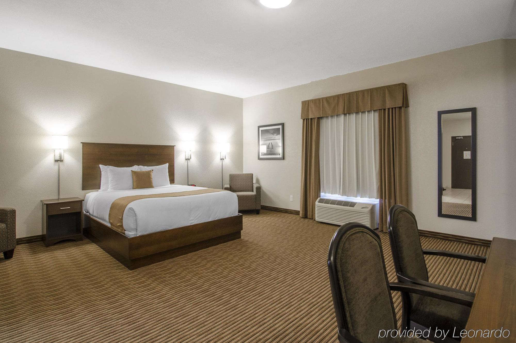 Quality Inn & Suites Estevan Exterior photo
