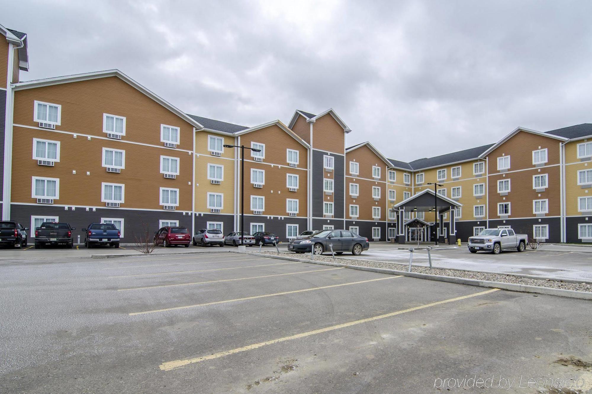 Quality Inn & Suites Estevan Exterior photo