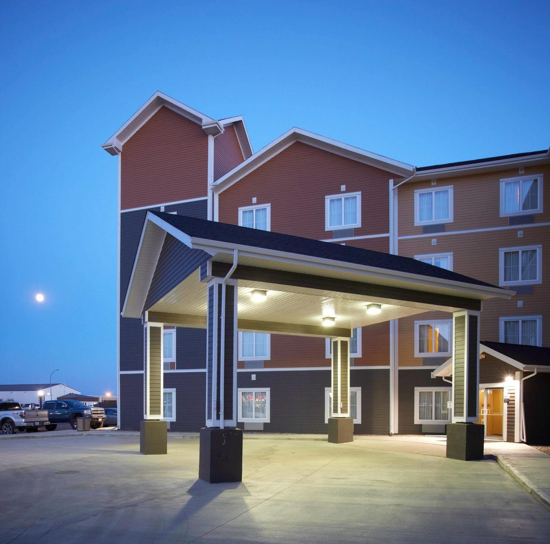 Quality Inn & Suites Estevan Exterior photo